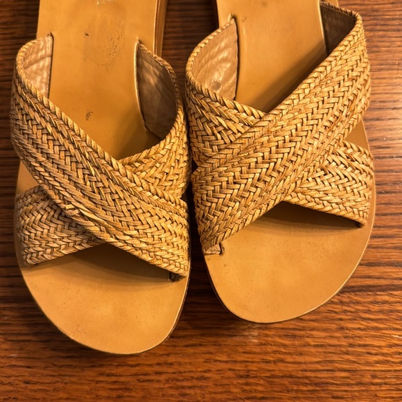 Platform summer sandals. Size 7 or 7.5 - Picture 2 of 4